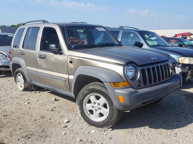 1J4GL48K45W593976 - 2005 JEEP LIBERTY SP GOLD photo 1