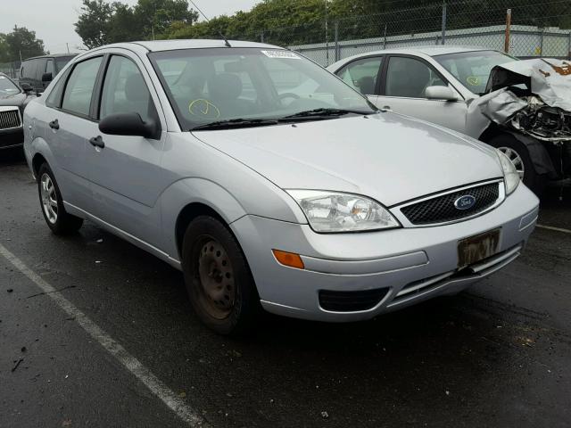 1FAFP34NX5W298385 - 2005 FORD FOCUS ZX4 SILVER photo 1