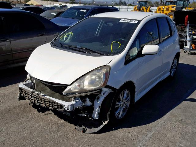 JHMGE8H55BC001806 - 2011 HONDA FIT SPORT WHITE photo 2