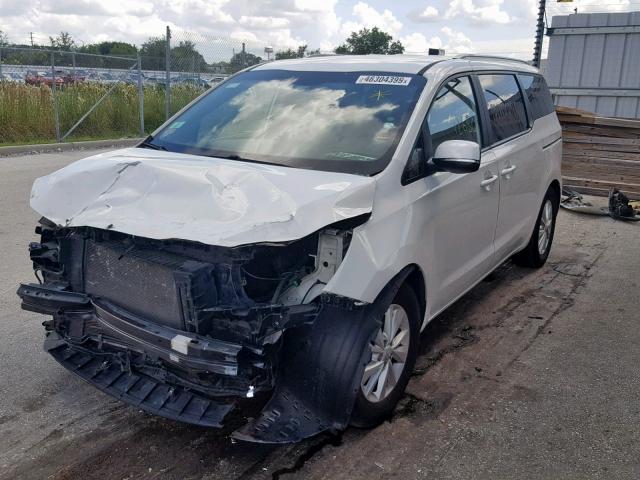 KNDMB5C10G6090822 - 2016 KIA SEDONA LX WHITE photo 2