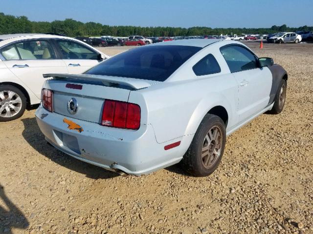 1ZVFT82H755153405 - 2005 FORD MUSTANG GT BLUE photo 4