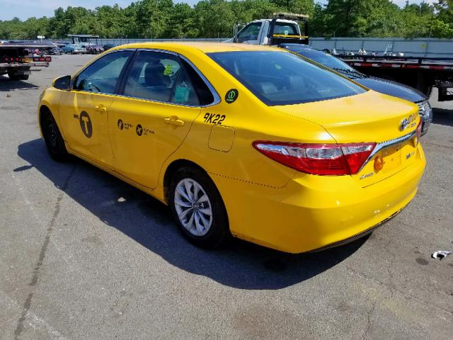 4T1BD1FK2FU154105 - 2015 TOYOTA CAMRY HYBR YELLOW photo 3