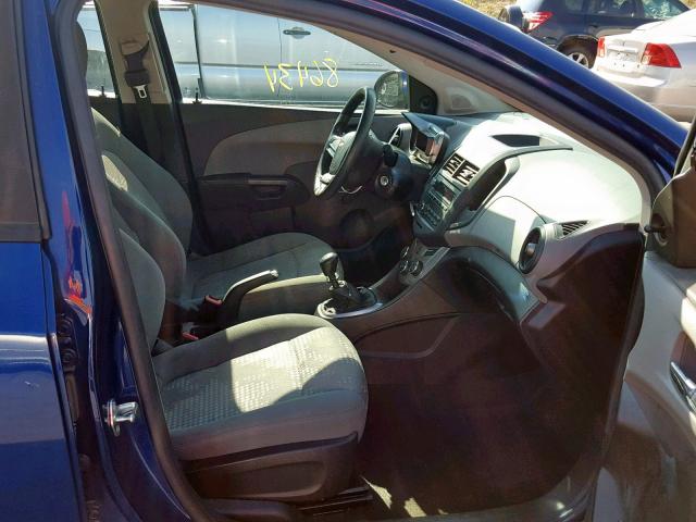 1G1JB6SHXD4179384 - 2013 CHEVROLET SONIC LS 蓝色 照片 5