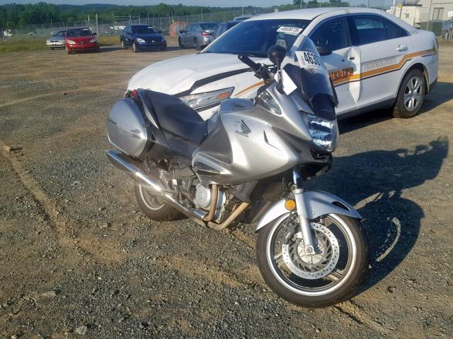 VTMRC5222AE000217 - 2010 HONDA NT700 V SILVER photo 1