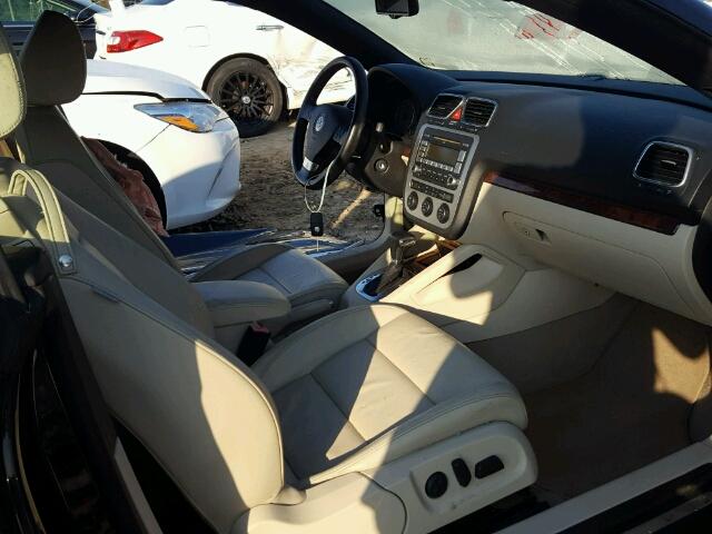 WVWFA71FX9V008433 - 2009 VOLKSWAGEN EOS LUX 黑色 照片 5