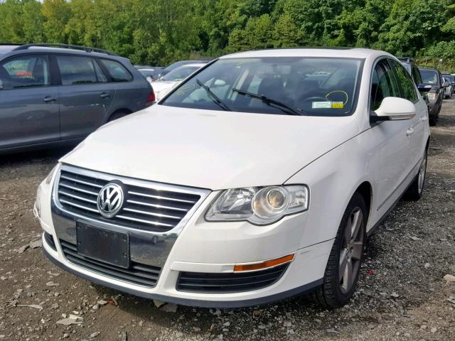 WVWAK73C48E252135 - 2008 VOLKSWAGEN PASSAT KOM WHITE photo 2