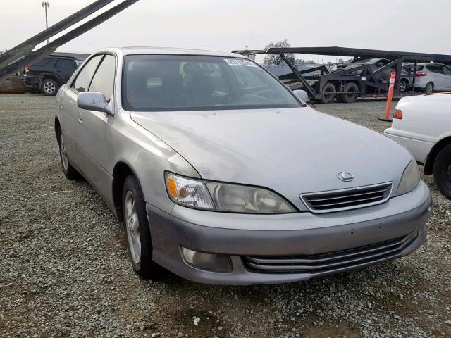 JT8BF28G310322359 - 2001 LEXUS ES 300 SILVER photo 1