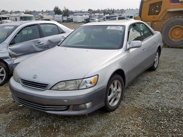 JT8BF28G310322359 - 2001 LEXUS ES 300 SILVER photo 2