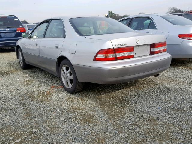 JT8BF28G310322359 - 2001 LEXUS ES 300 SILVER photo 3