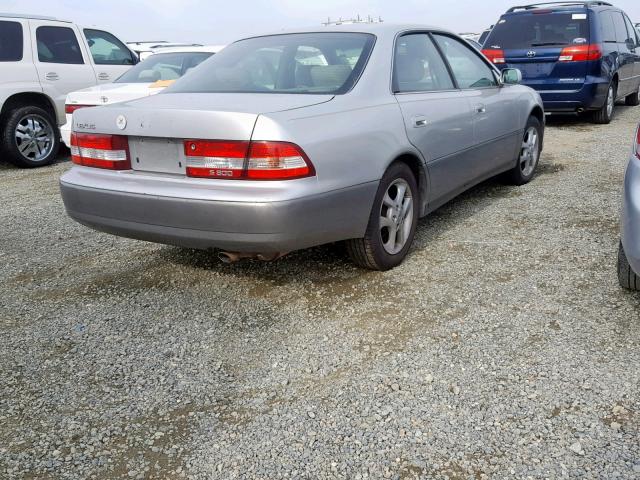 JT8BF28G310322359 - 2001 LEXUS ES 300 SILVER photo 4