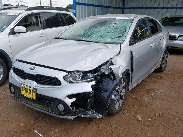 3KPF24AD1KE134085 - 2019 KIA FORTE FE SILVER photo 2