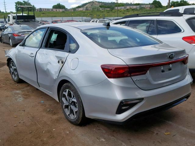 3KPF24AD1KE134085 - 2019 KIA FORTE FE SILVER photo 3