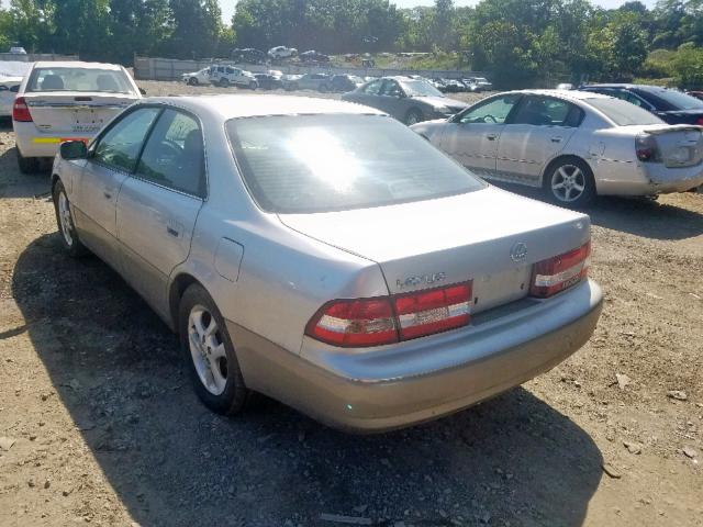 JT8BF28G7Y5079927 - 2000 LEXUS ES 300 SILVER photo 3