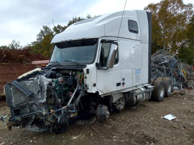 4V4NC9EH3JN889210 - 2018 VOLVO VN VNL WHITE photo 2