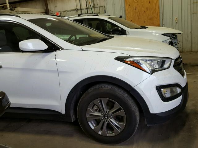 5XYZU3LB7GG359781 - 2016 HYUNDAI SANTA FE S WHITE photo 9