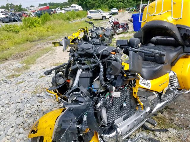 1HFSC47H3AA905286 - 2010 HONDA GL1800 YELLOW photo 9