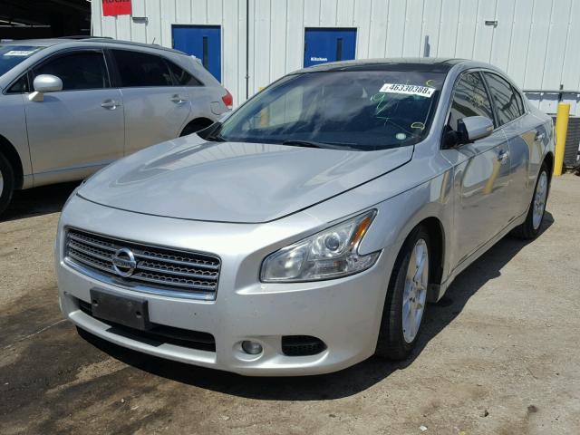 2011 silver nissan maxima