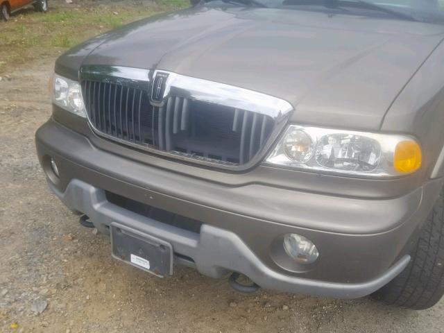 5LMFU28RX2LJ08343 - 2002 LINCOLN NAVIGATOR TAN photo 9