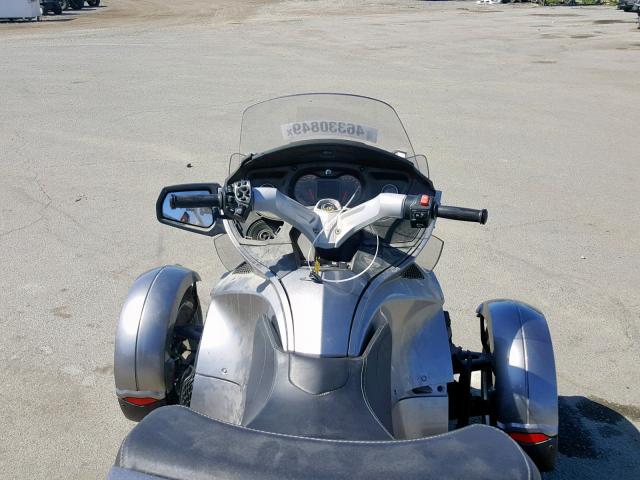 2BXJBWC13CV000548 - 2012 CAN-AM SPYDER ROA GRAY photo 5