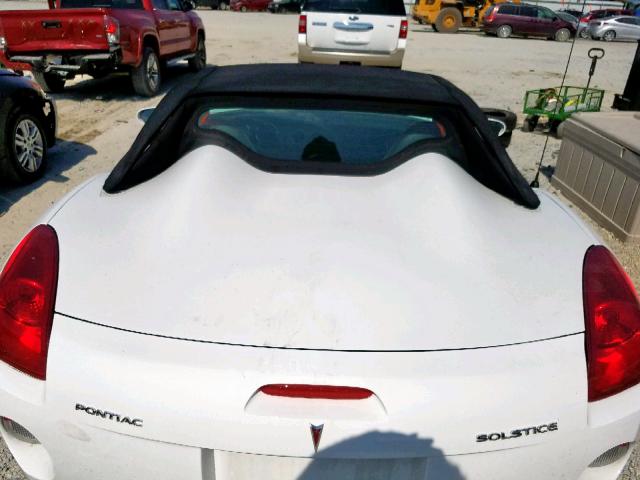 1G2MB35B17Y110918 - 2007 PONTIAC SOLSTICE WHITE photo 6