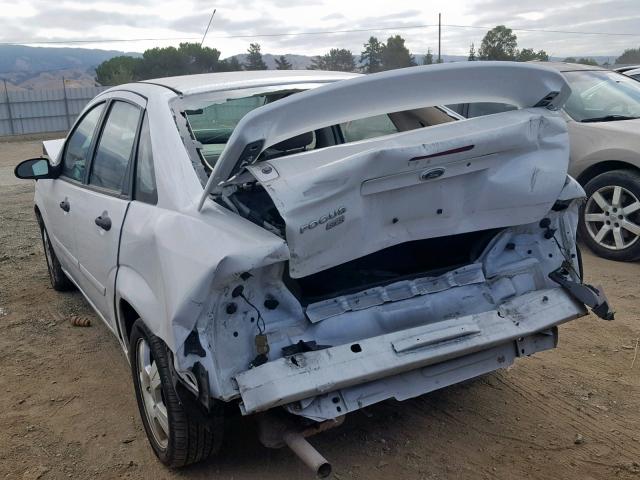 1FAHP34N37W313546 - 2007 FORD FOCUS ZX4 WHITE photo 3