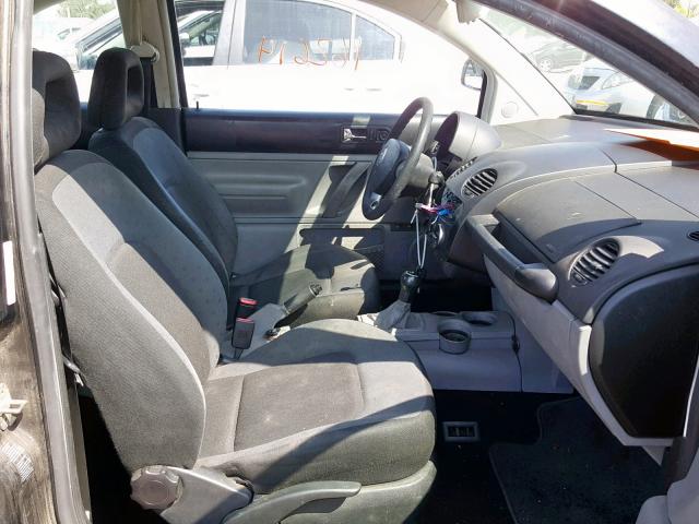 3VWBB61C9WM021138 - 1998 VOLKSWAGEN NEW BEETLE შავი ფოტო 5