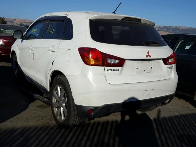 4A4AR3AU6DE011504 - 2013 MITSUBISHI OUTLANDER WHITE photo 3