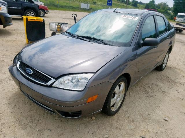 1FAHP34N77W178085 - 2007 FORD FOCUS ZX4 GRAY photo 2