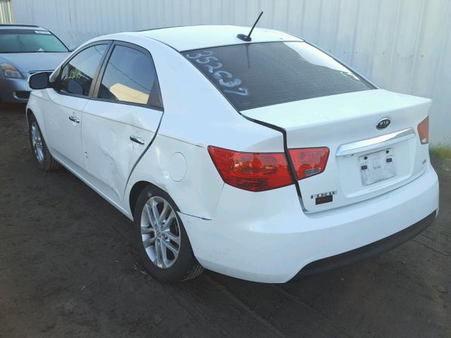 KNAFU4A26B5352637 - 2011 KIA FORTE EX WHITE photo 3