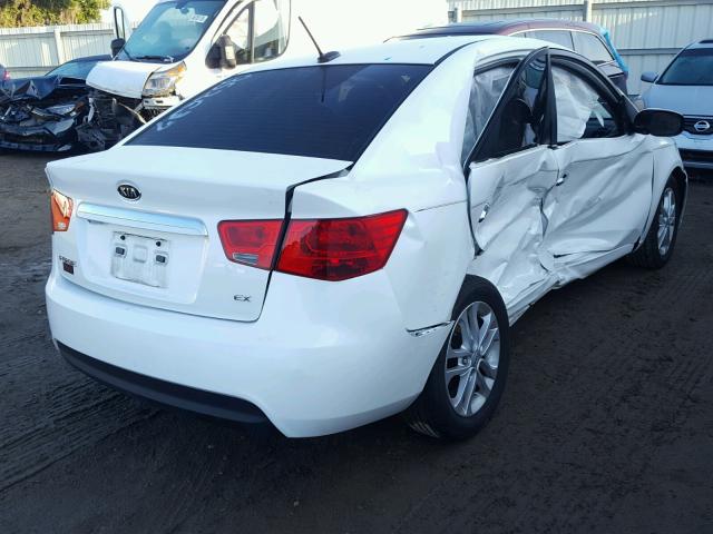 KNAFU4A26B5352637 - 2011 KIA FORTE EX WHITE photo 4