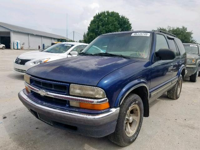 1GNCS13W2X2193609 - 1999 CHEVROLET BLAZER BLUE photo 2