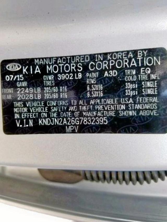 KNDJN2A26G7832395 - 2016 KIA SOUL SILVER photo 10