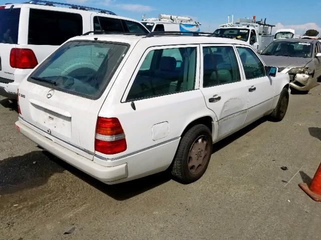 WDBEA92E4SF318816 - 1995 MERCEDES-BENZ E 320 WHITE photo 4