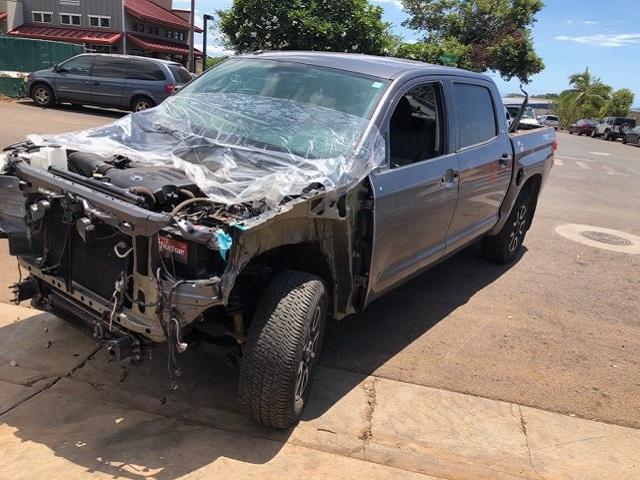 5TFDY5F14GX500607 - 2016 TOYOTA TUNDRA CRE GRAY photo 2