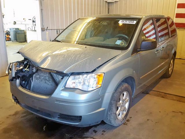 2A4RR2D11AR351755 - 2010 CHRYSLER TOWN & COU GREEN photo 2