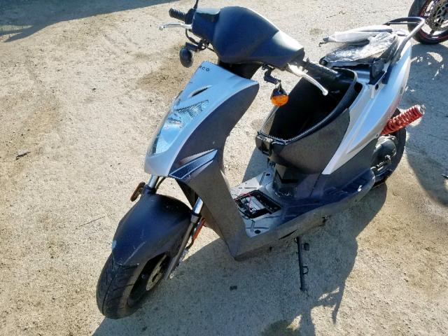 LC2U6A03XDC002467 - 2013 KYMCO USA INC AGILITY 50 SILVER photo 2