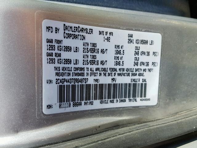 2C4GP44372R640737 - 2002 CHRYSLER TOWN & COU SILVER photo 10