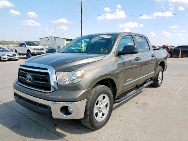 5TFEM5F16AX010418 - 2010 TOYOTA TUNDRA CRE GRAY photo 2