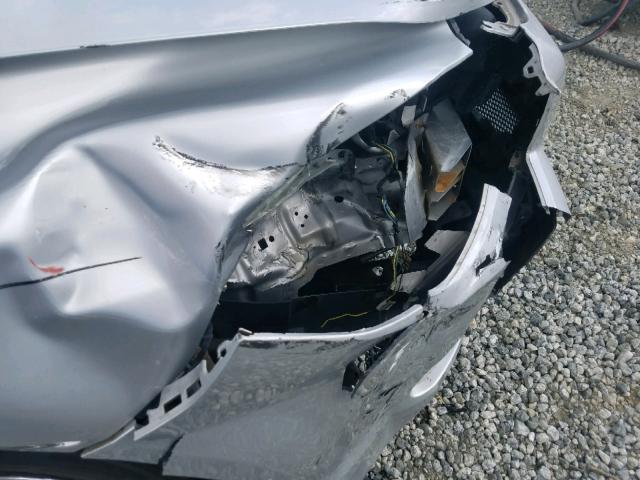 1G1ZH57B29F243168 - 2009 CHEVROLET MALIBU 1LT SILVER photo 10