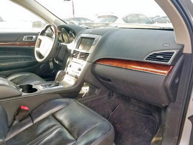 2LMHJ5FRXABJ04465 - 2010 LINCOLN MKT SILVER photo 5