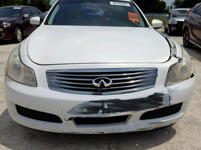 JNKCV61E99M011532 - 2009 INFINITI G37 BASE WHITE photo 9