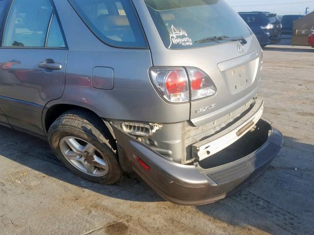 JTJHF10U020262837 - 2002 LEXUS RX 300 BEIGE photo 9