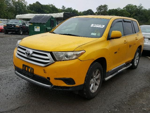 5TDBK3EH9CS173794 - 2012 TOYOTA HIGHLANDER YELLOW photo 2