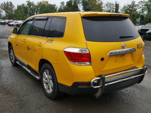 5TDBK3EH9CS173794 - 2012 TOYOTA HIGHLANDER YELLOW photo 3