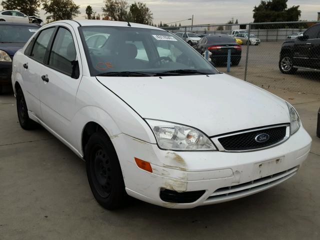 1FAFP34N15W290286 - 2005 FORD FOCUS ZX4 WHITE photo 1