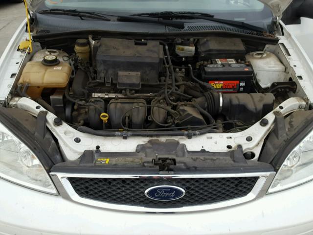 1FAFP34N15W290286 - 2005 FORD FOCUS ZX4 WHITE photo 7