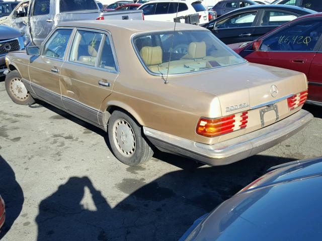 WDBCA25D2JA385749 - 1988 MERCEDES-BENZ 300 SEL GOLD photo 3