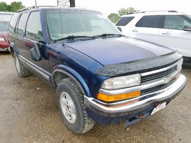 1GNDT13W8W2239587 - 1998 CHEVROLET BLAZER BLUE photo 1