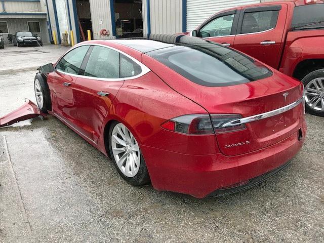 5YJSA1E17HF213151 - 2017 TESLA MODEL S RED photo 3