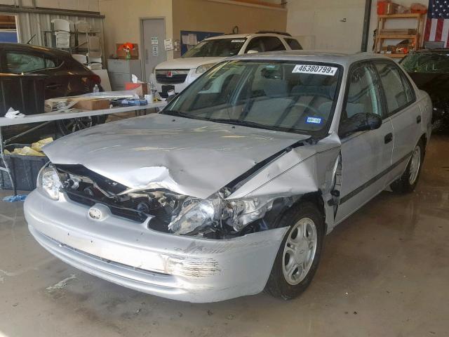 1Y1SK548X2Z415384 - 2002 CHEVROLET GEO PRIZM ნაცრისფერი ფოტო 2